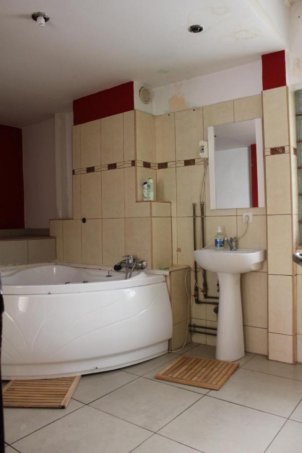 Fun House Hostel Bucharest Luaran gambar