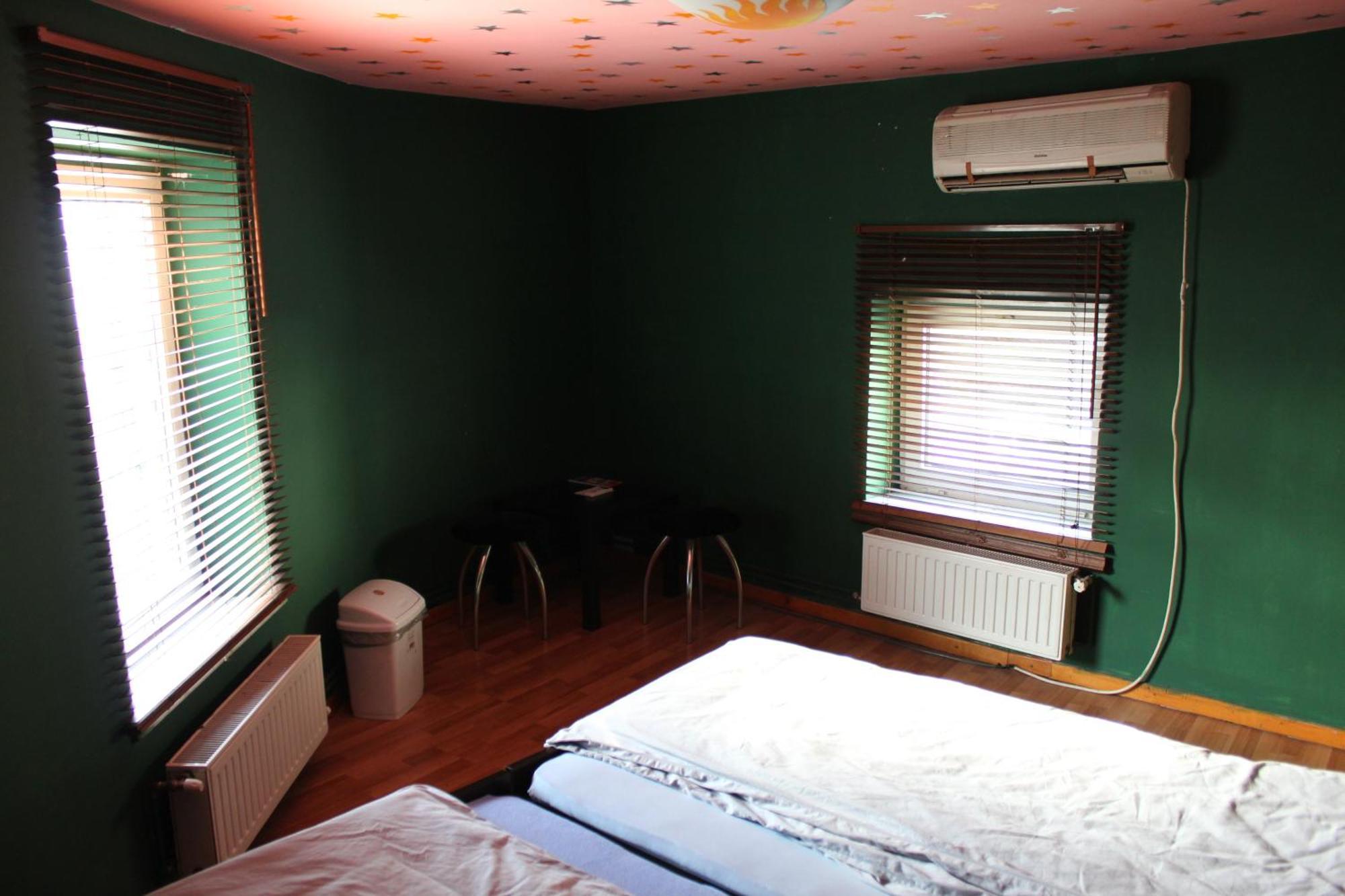 Fun House Hostel Bucharest Luaran gambar