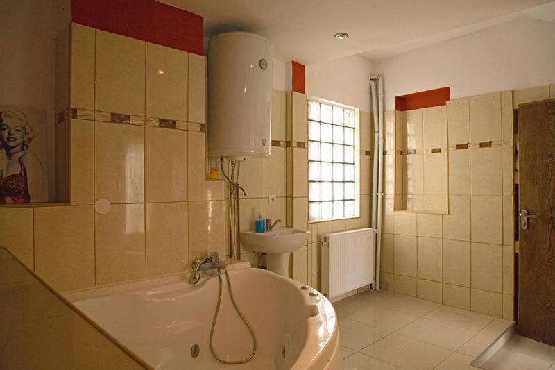 Fun House Hostel Bucharest Luaran gambar